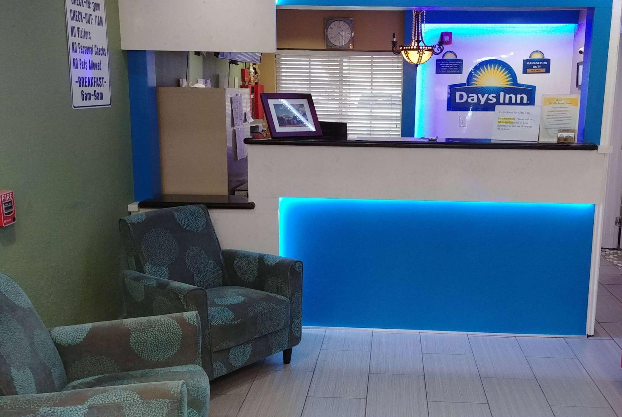 Days Inn By Wyndham Houston East Eksteriør bilde