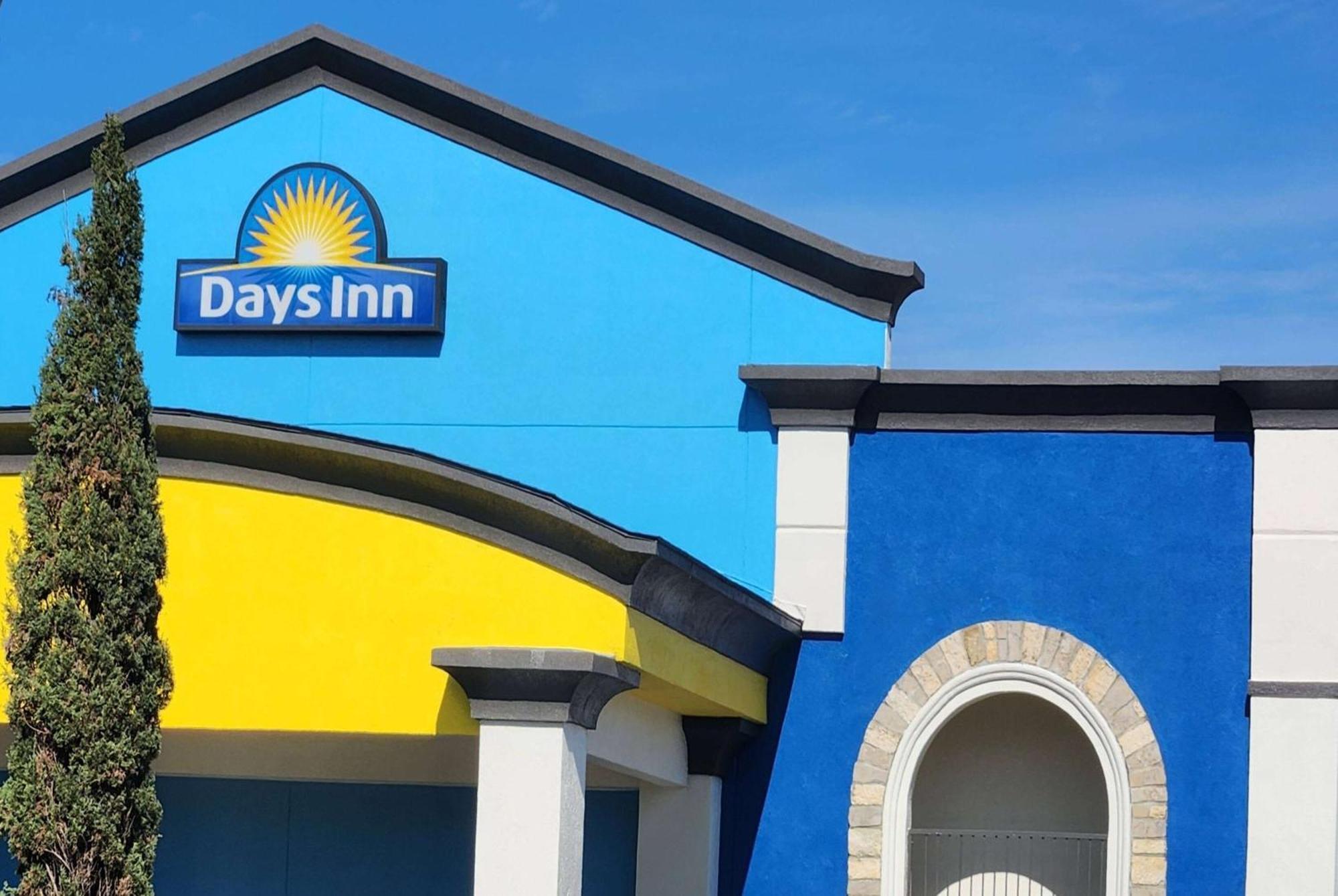 Days Inn By Wyndham Houston East Eksteriør bilde