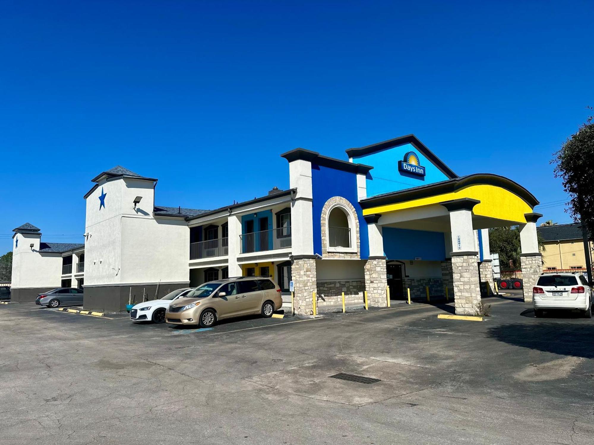 Days Inn By Wyndham Houston East Eksteriør bilde