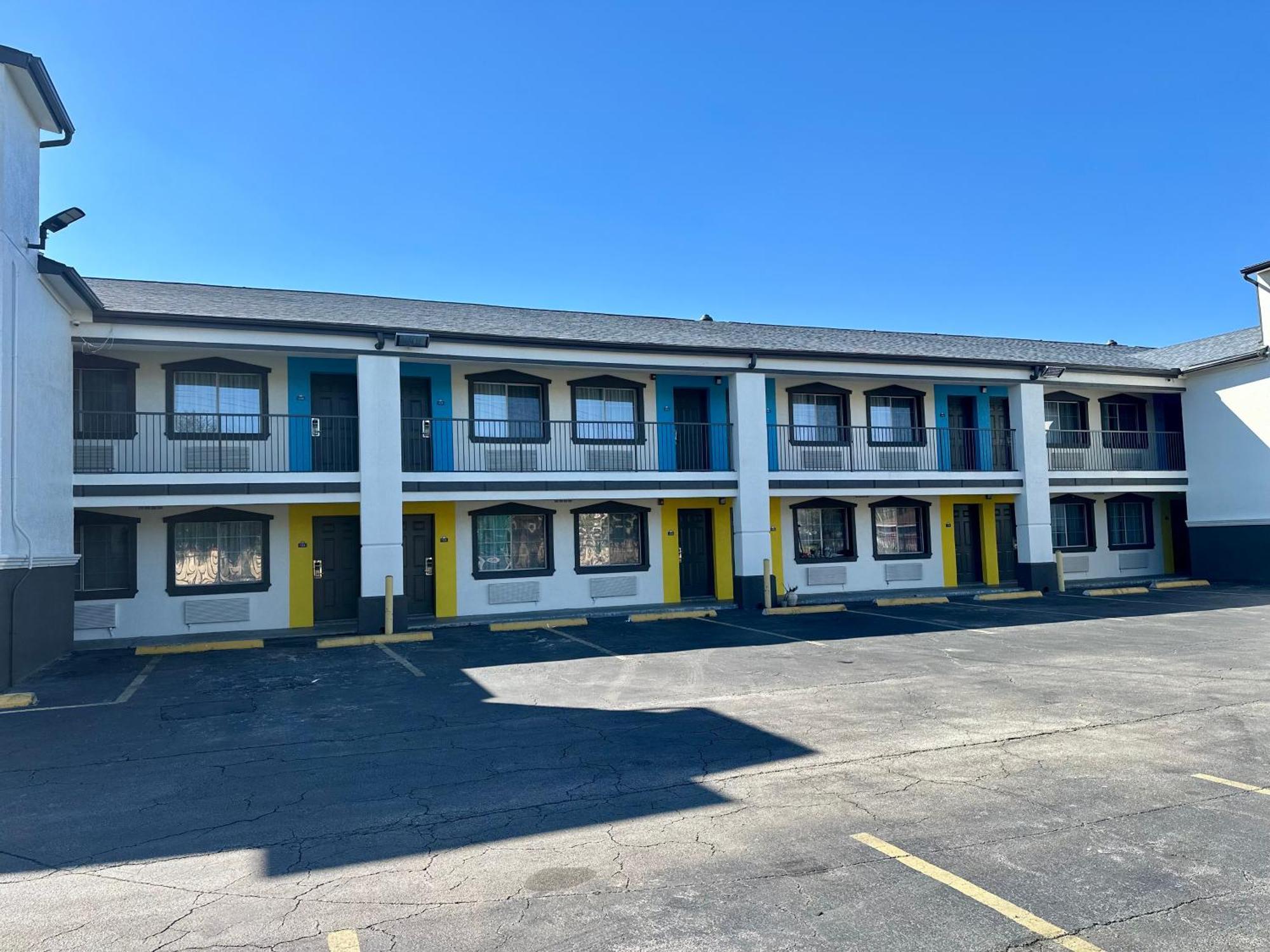 Days Inn By Wyndham Houston East Eksteriør bilde